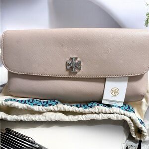 NWT Tory Burch Britten Structured Leather Clutch Light Oak Silver Hardware